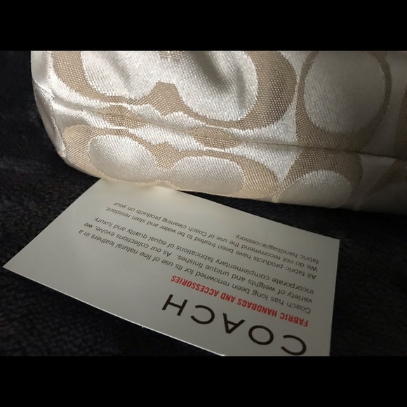 New Coach signature canvas and leather small bag - Picture 7 of 12
